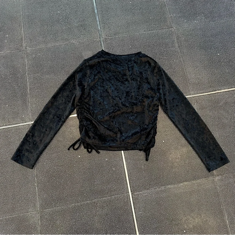 Art Class Girls' Black Side Cinch Long Sleeve T-Shirt. Size S (6/6X) - Picture 3 of 9
